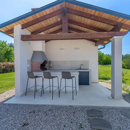 3 Bedroom Lovely In Casa de Férias