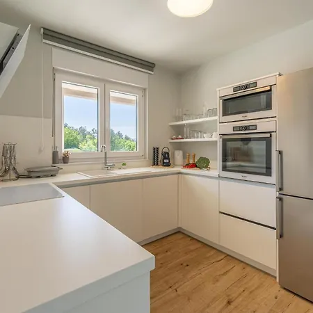 3 Bedroom Lovely In בית נופש