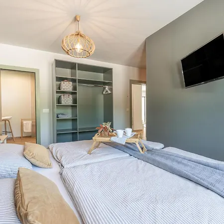 3 Bedroom Lovely In בית נופש *