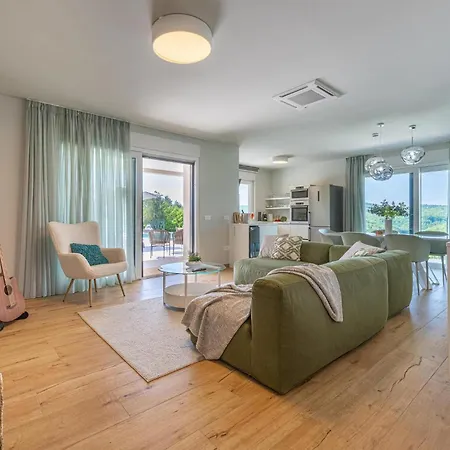 בית נופש 3 Bedroom Lovely In *